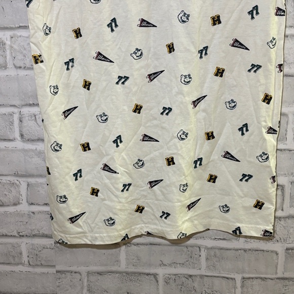 Urban Heritage Cream Graphic Tee with Iconic sports fan Print, size small - Picture 6 of 6